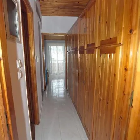 Stylish Maisonette Only 2min Walk To The Holiday home Kiveri