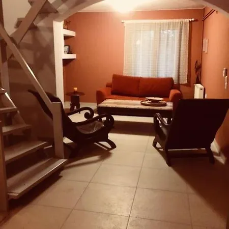 Holiday home Stylish Maisonette Only 2min Walk To The