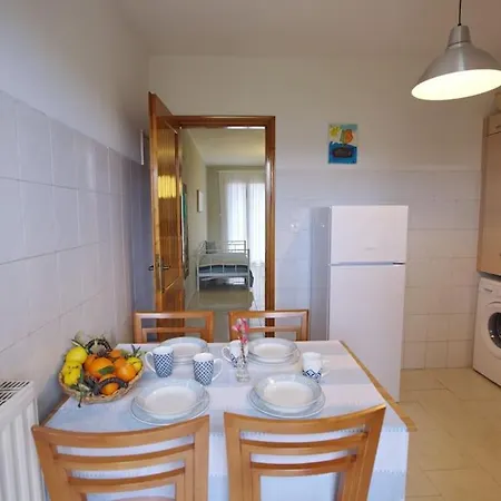 Holiday home Stylish Maisonette Only 2min Walk To The *