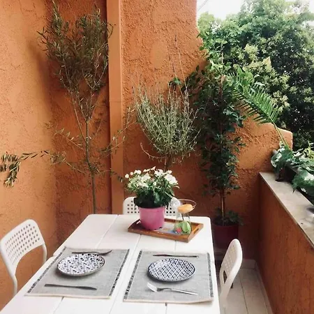 Holiday home Stylish Maisonette Only 2min Walk To The