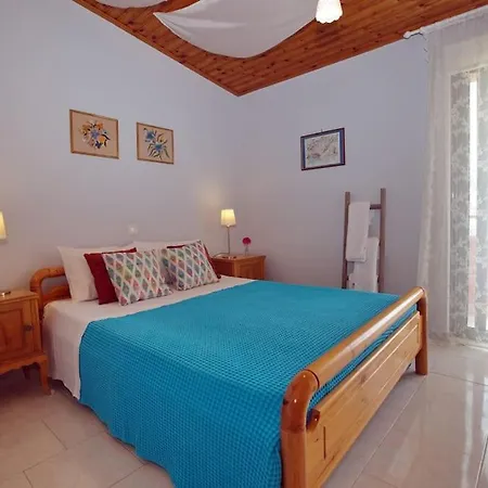 Stylish Maisonette Only 2min Walk To The