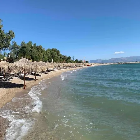 Holiday home Stylish Maisonette Only 2min Walk To The