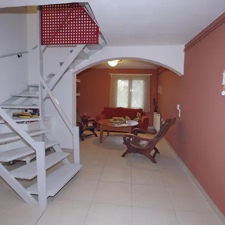 Stylish Maisonette Only 2min Walk To The Holiday home *