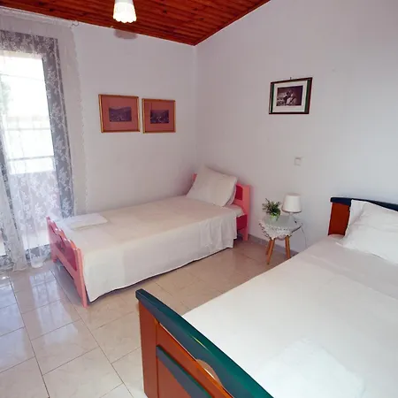 Stylish Maisonette Only 2min Walk To The Casa vacanze Kivérion