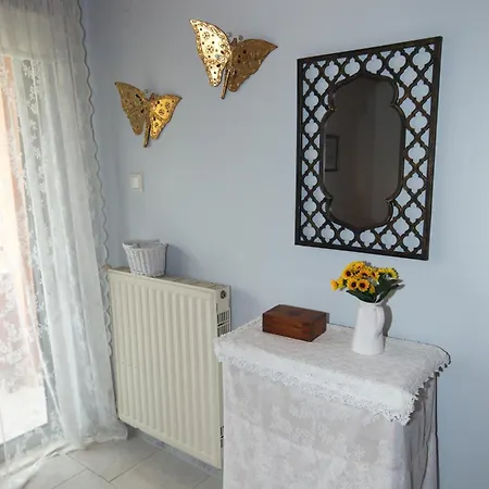 Stylish Maisonette Only 2min Walk To The *