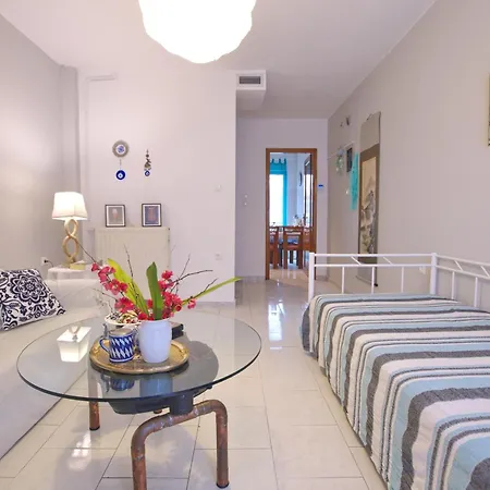 Stylish Maisonette Only 2min Walk To The Kivérion