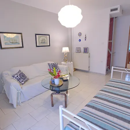 別荘 Stylish Maisonette Only 2min Walk To The Kivérion