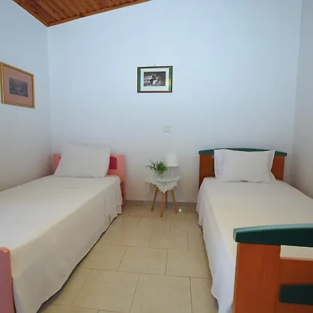 Stylish Maisonette Only 2min Walk To The Holiday home *