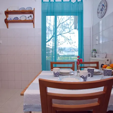 Stylish Maisonette Only 2min Walk To The *