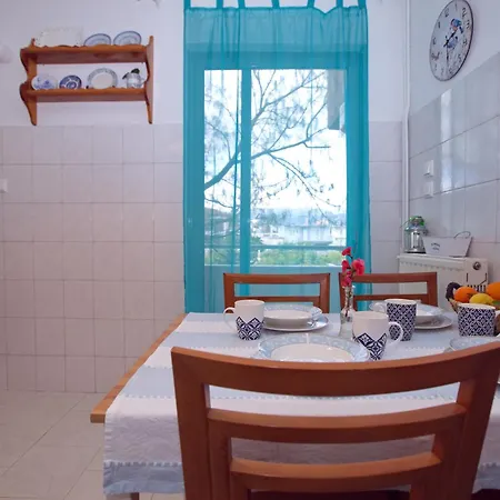 Stylish Maisonette Only 2min Walk To The *